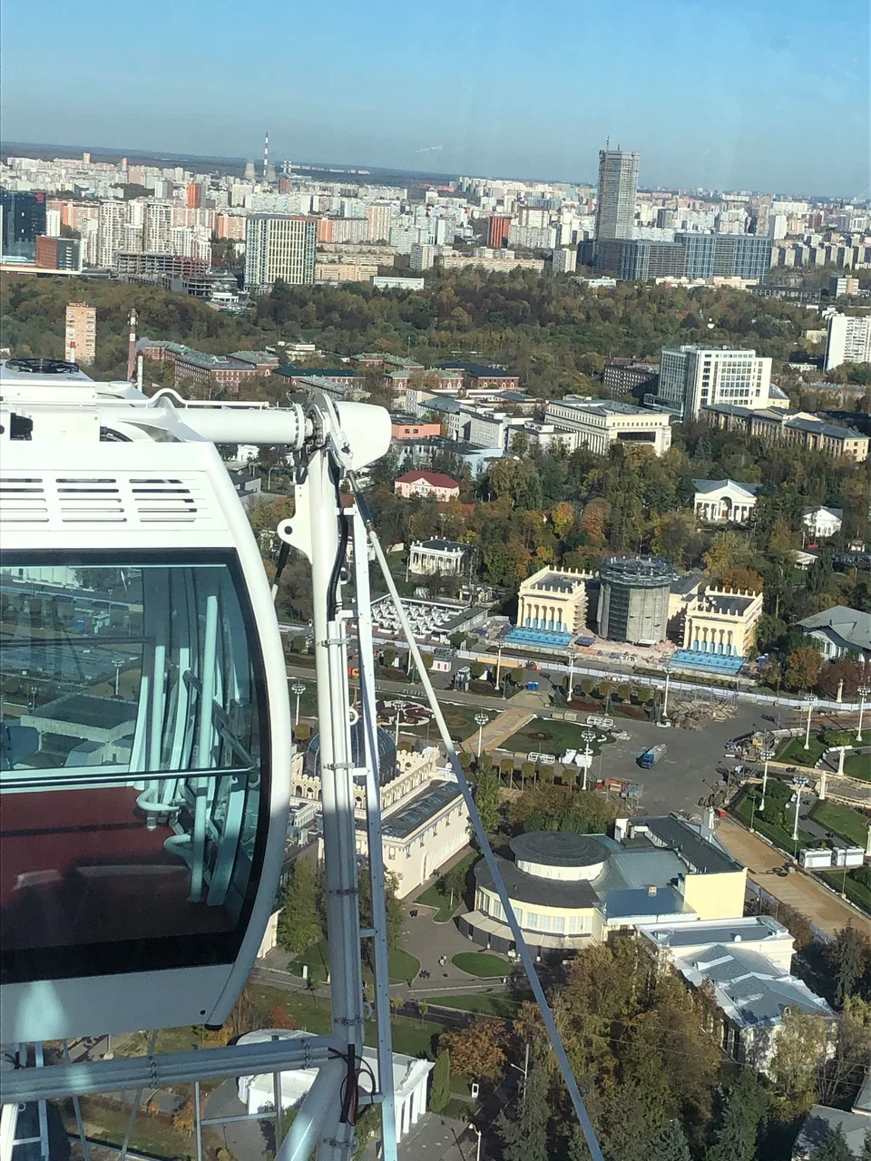 Фото Колесо обозрения Солнце Москвы на ВДНХ - развлечение в Москве | Досугатор